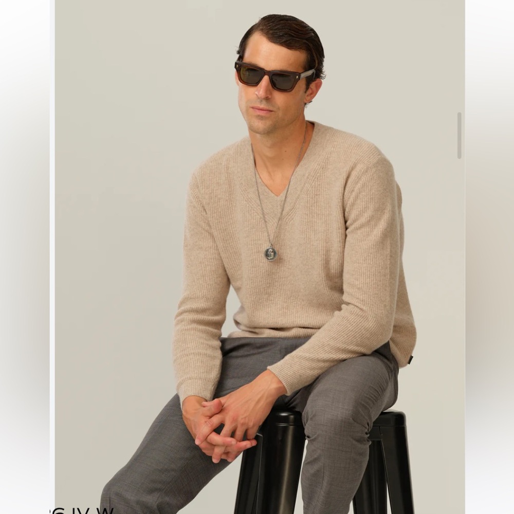 Sand Merino Wool Vneck Blue Sweater in Size CL
